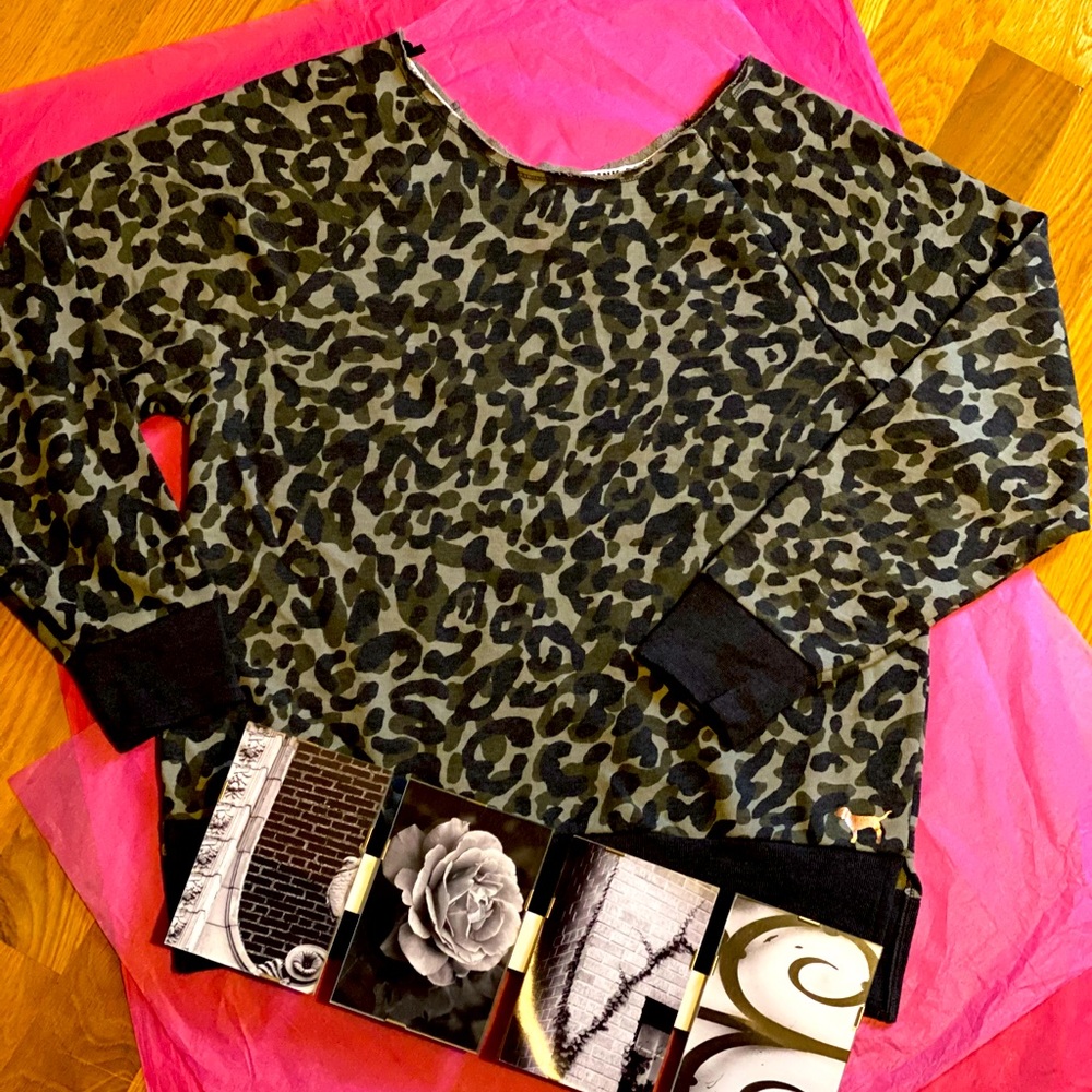 ❤️NWT VS PINK SLOUCHY PULLOVER❤️